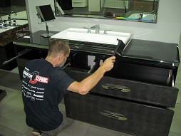 Установка сантехники и мебели для ванной комнаты