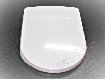 LOGIC Сидение с крышкой унитаза GUSTAVSBERG  с механизмом плавного опускания  в сборе  с креплениями