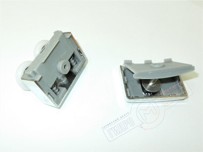 Нижний ролик двери душевой кабины CEZARES FAMILY-M